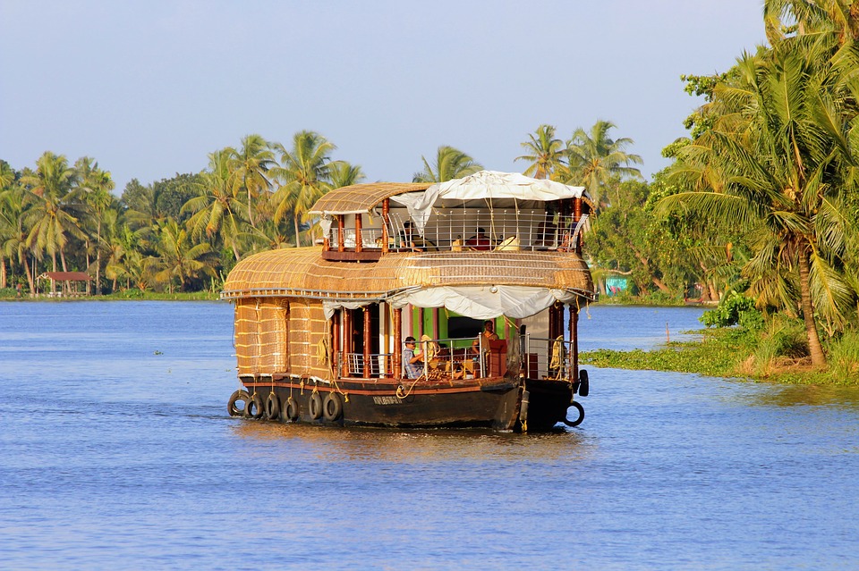 Kerala Backwater Houseboat Packages